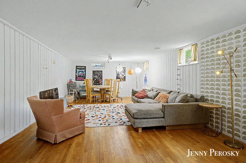 1044 Breton Road SE East Grand Rapids, MI 49506
