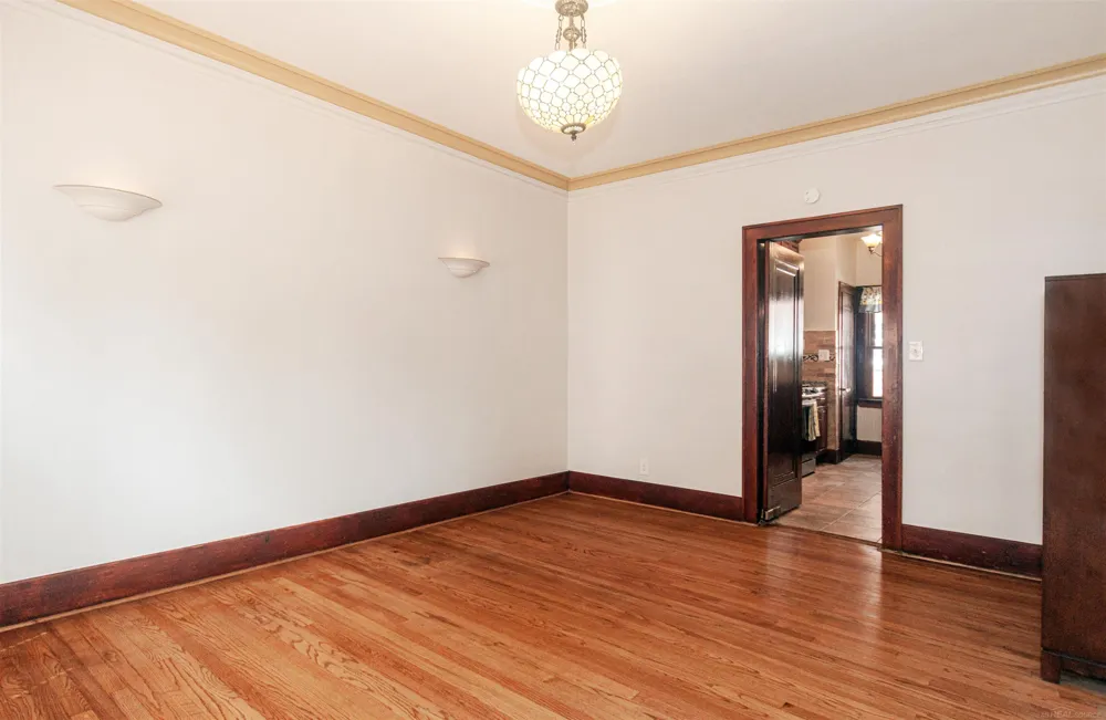 891 Washington Road Grosse Pointe City, MI 48230