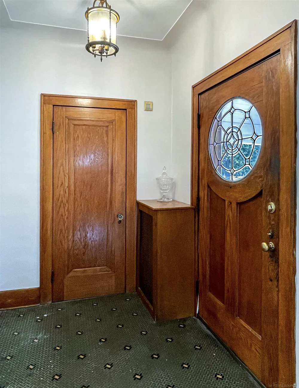 891 Washington Road Grosse Pointe City, MI 48230