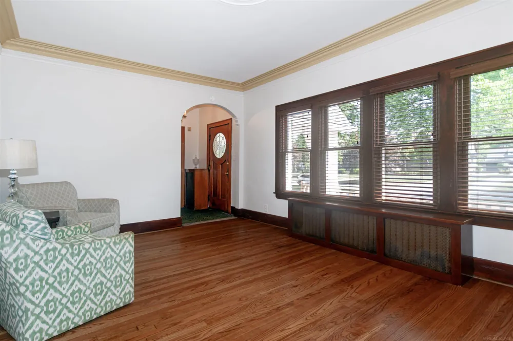 891 Washington Road Grosse Pointe City, MI 48230