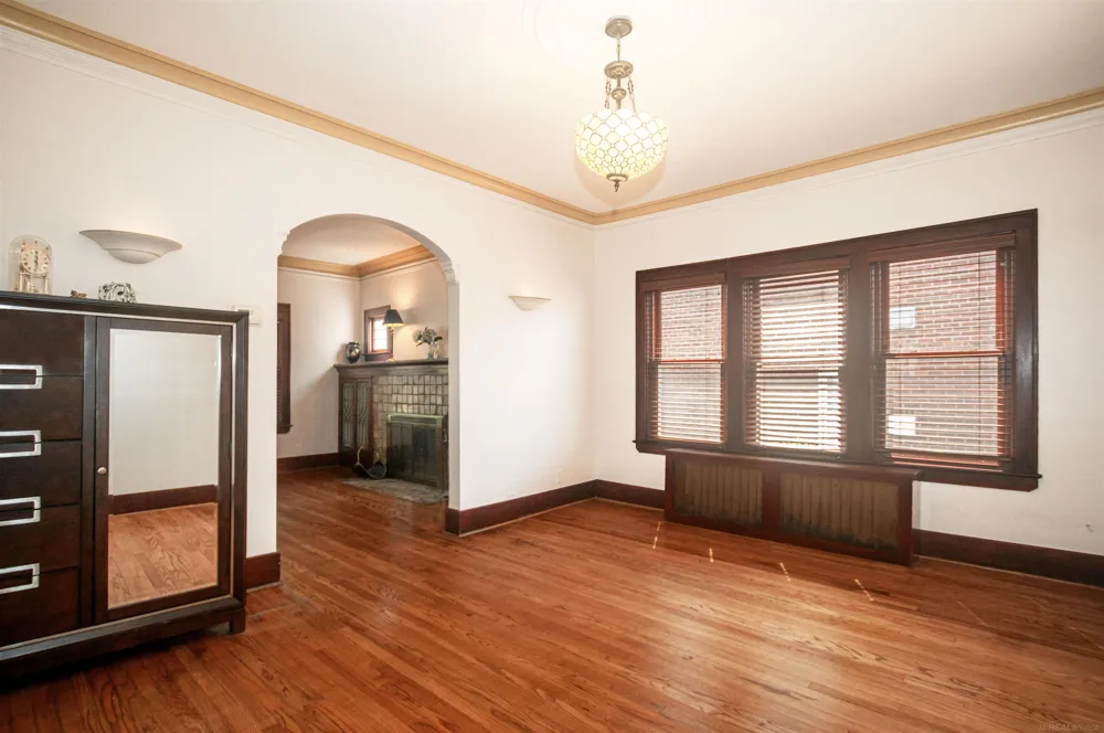 891 Washington Road Grosse Pointe City, MI 48230