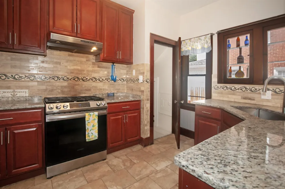 891 Washington Road Grosse Pointe City, MI 48230