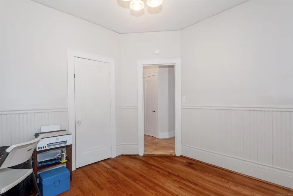 891 Washington Road Grosse Pointe City, MI 48230