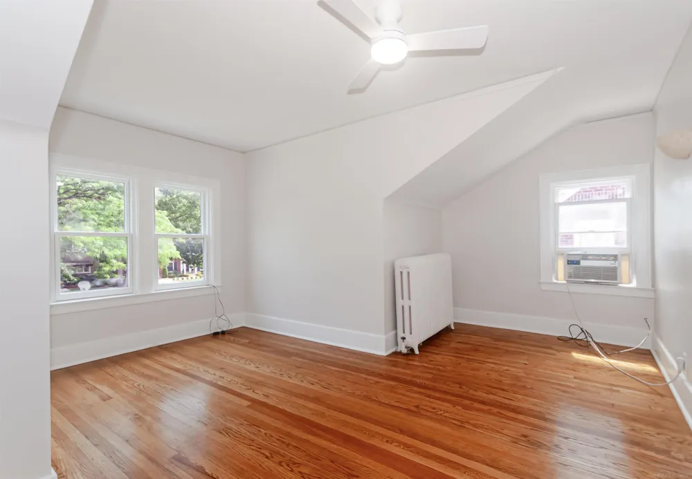 891 Washington Road Grosse Pointe City, MI 48230