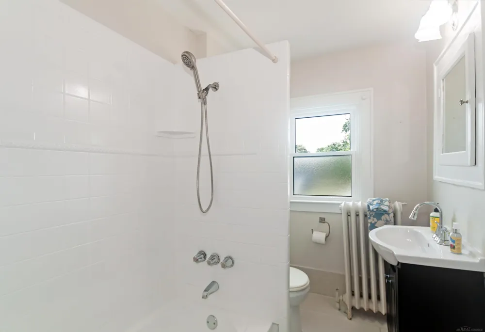 891 Washington Road Grosse Pointe City, MI 48230