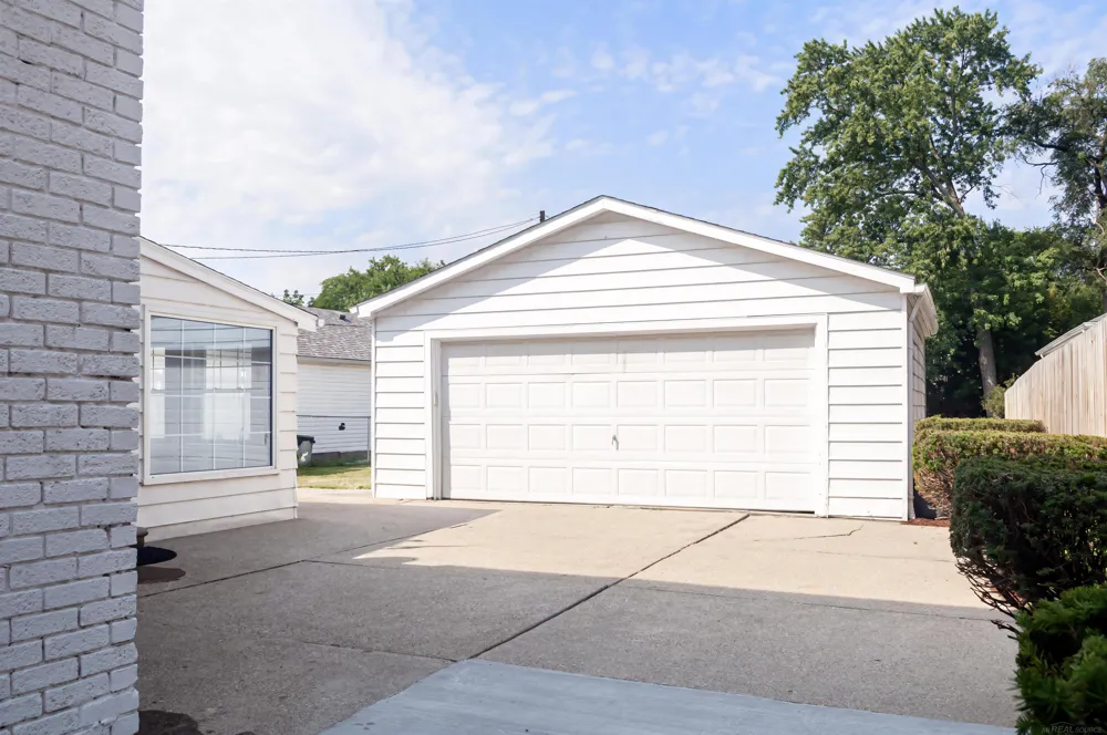 891 Washington Road Grosse Pointe City, MI 48230