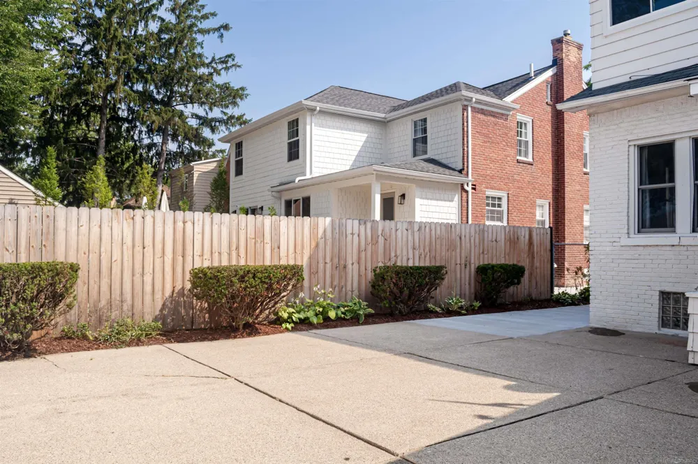 891 Washington Road Grosse Pointe City, MI 48230