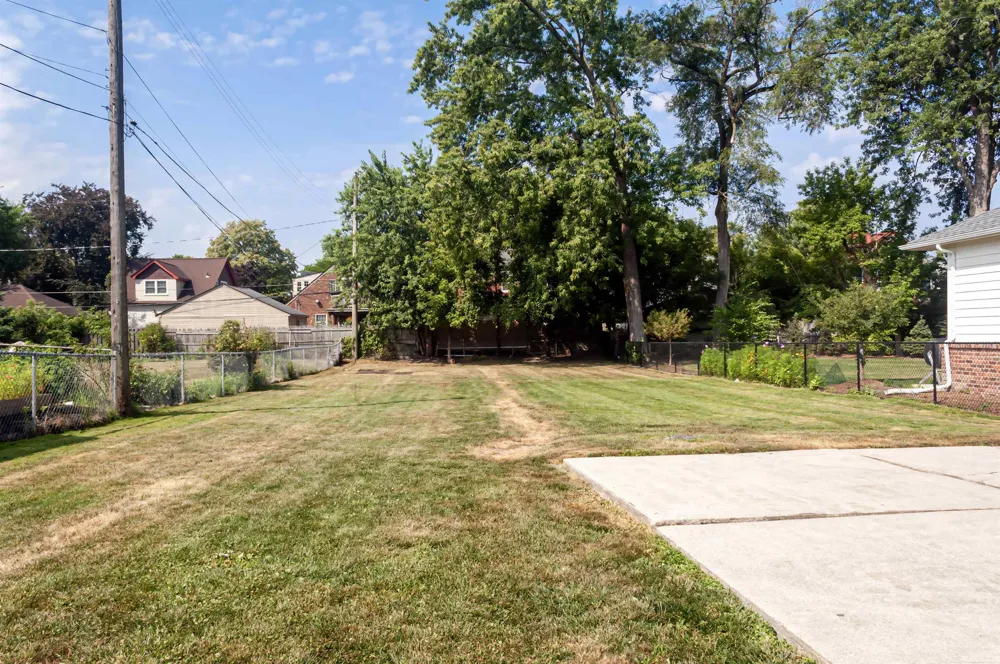891 Washington Road Grosse Pointe City, MI 48230