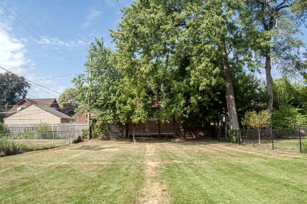 891 Washington Road Grosse Pointe City, MI 48230