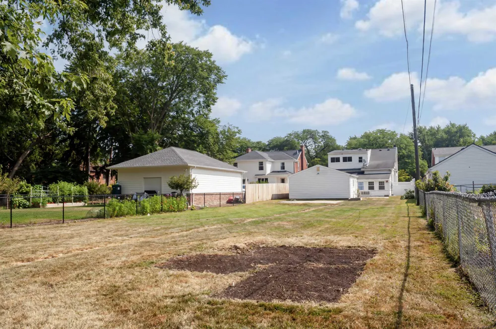 891 Washington Road Grosse Pointe City, MI 48230