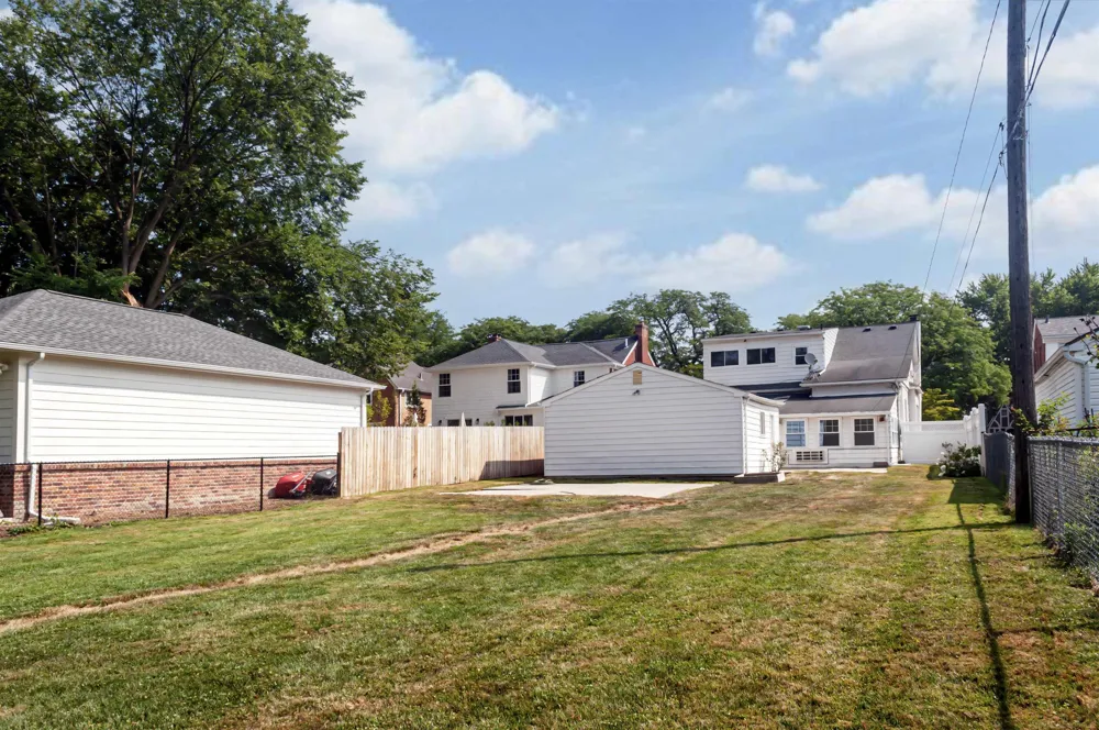 891 Washington Road Grosse Pointe City, MI 48230