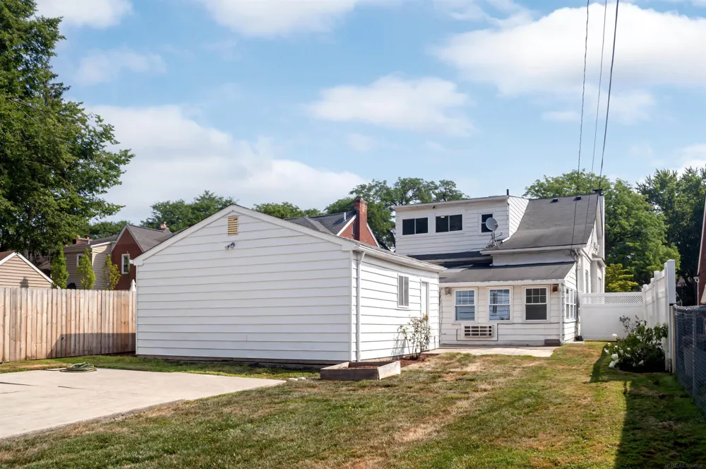 891 Washington Road Grosse Pointe City, MI 48230