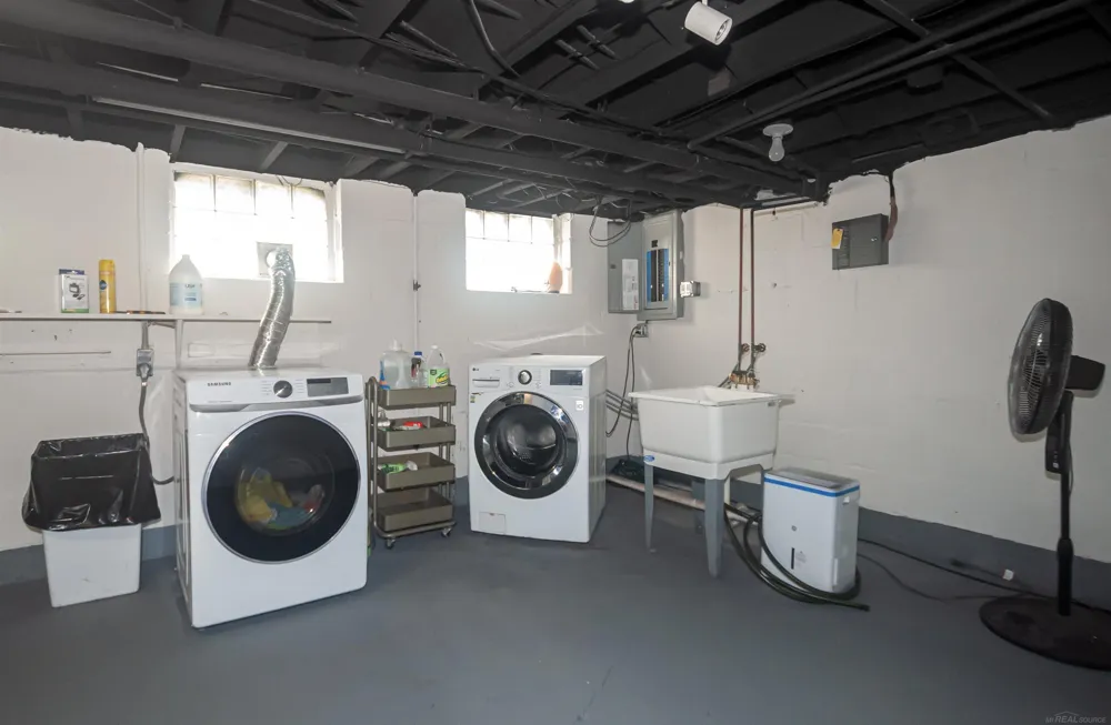 891 Washington Road Grosse Pointe City, MI 48230
