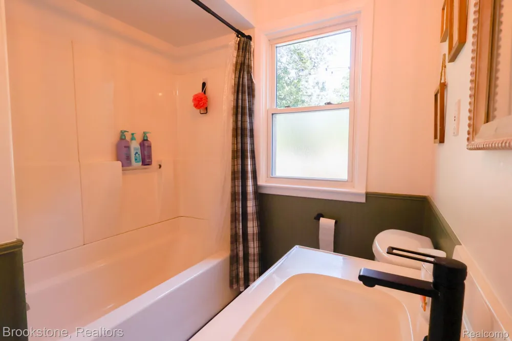 38276 Hamon Street Harrison Charter Township, MI 48045