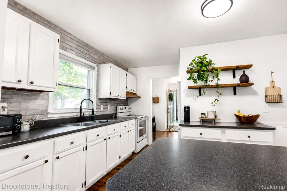 38276 Hamon Street Harrison Charter Township, MI 48045