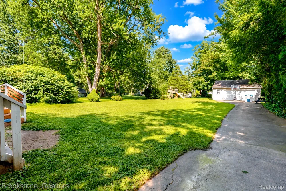 38276 Hamon Street Harrison Charter Township, MI 48045