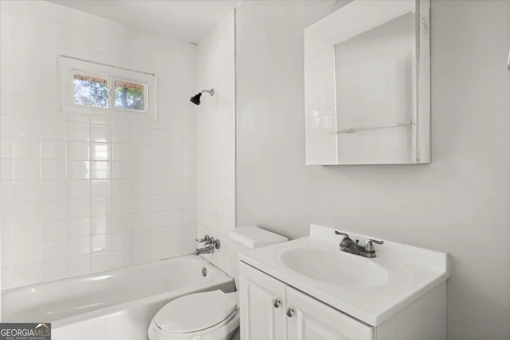 190 Opal DR Roswell, GA 30075