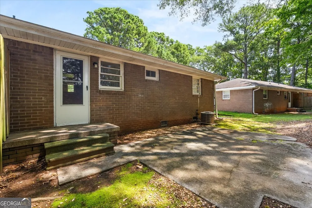 190 Opal DR Roswell, GA 30075