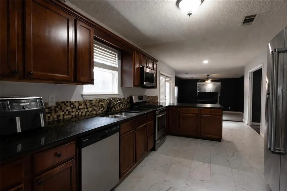 4127 Kingship Drive Ellenwood, GA 30294