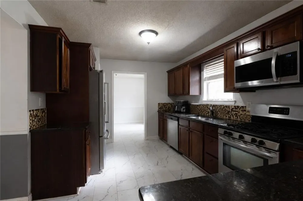 4127 Kingship Drive Ellenwood, GA 30294