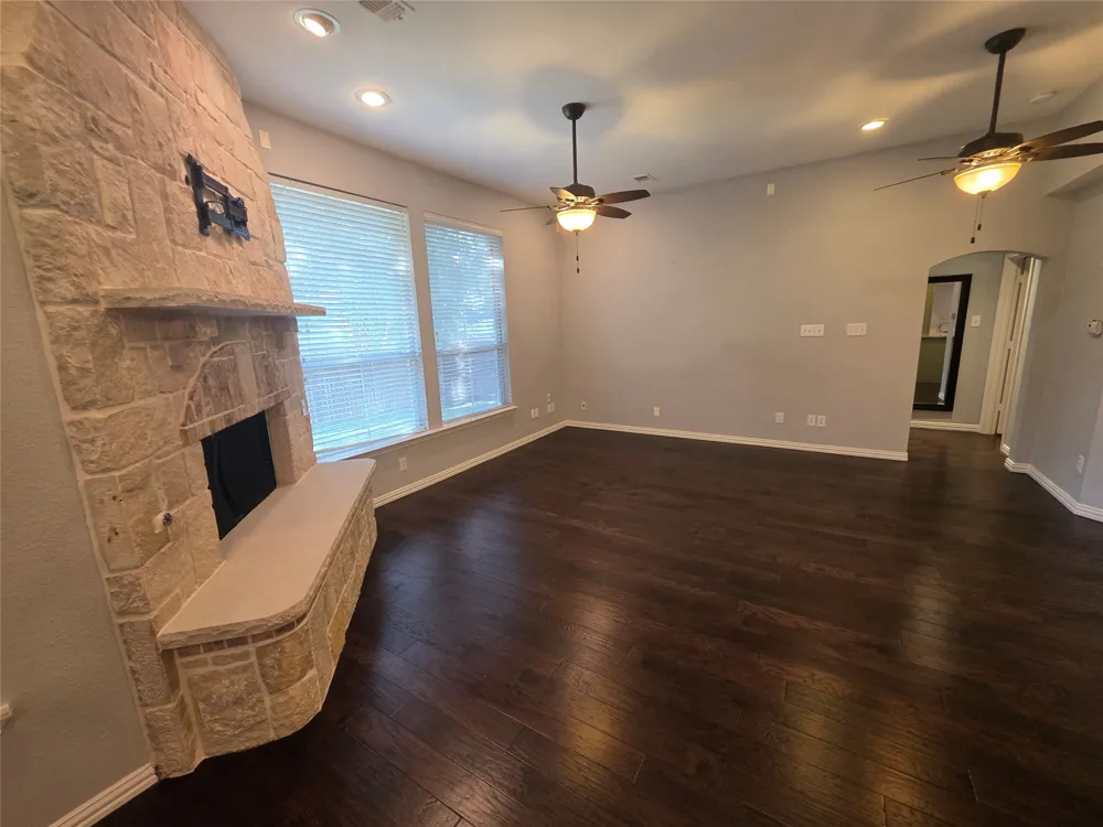 2717 Cliffwood Drive Grapevine, TX 76051
