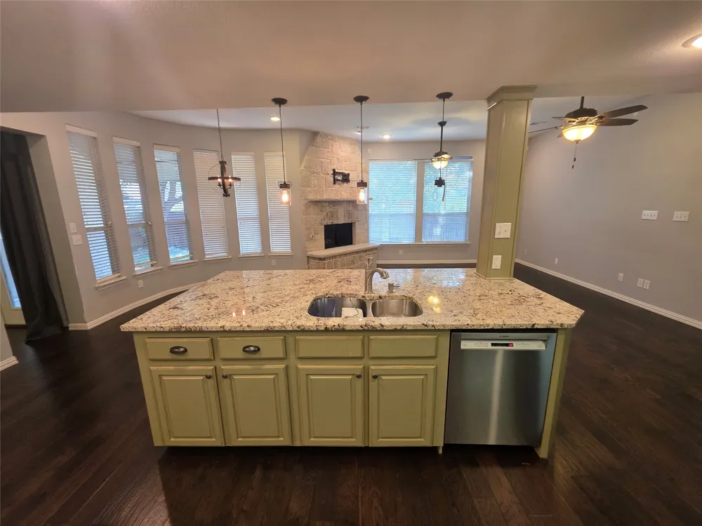 2717 Cliffwood Drive Grapevine, TX 76051