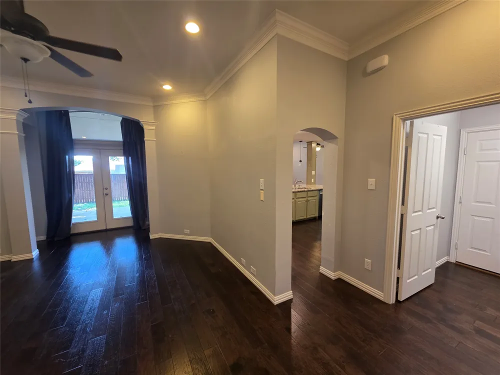 2717 Cliffwood Drive Grapevine, TX 76051