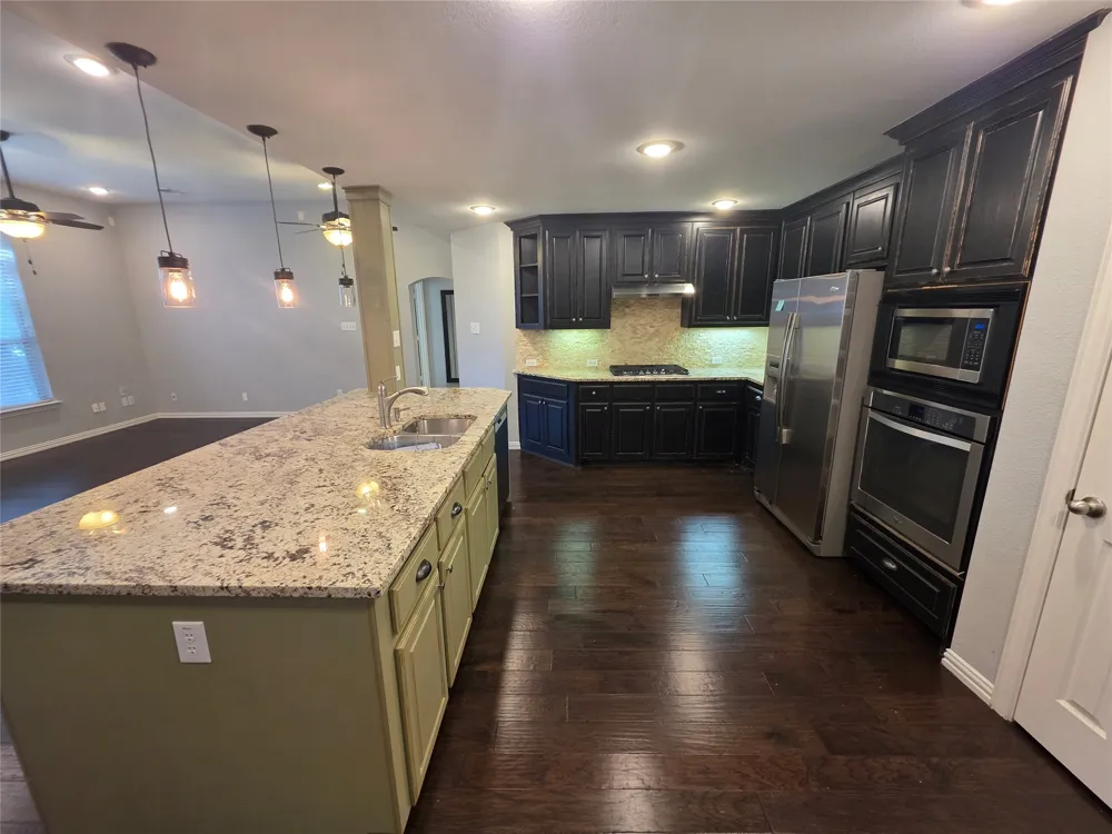 2717 Cliffwood Drive Grapevine, TX 76051