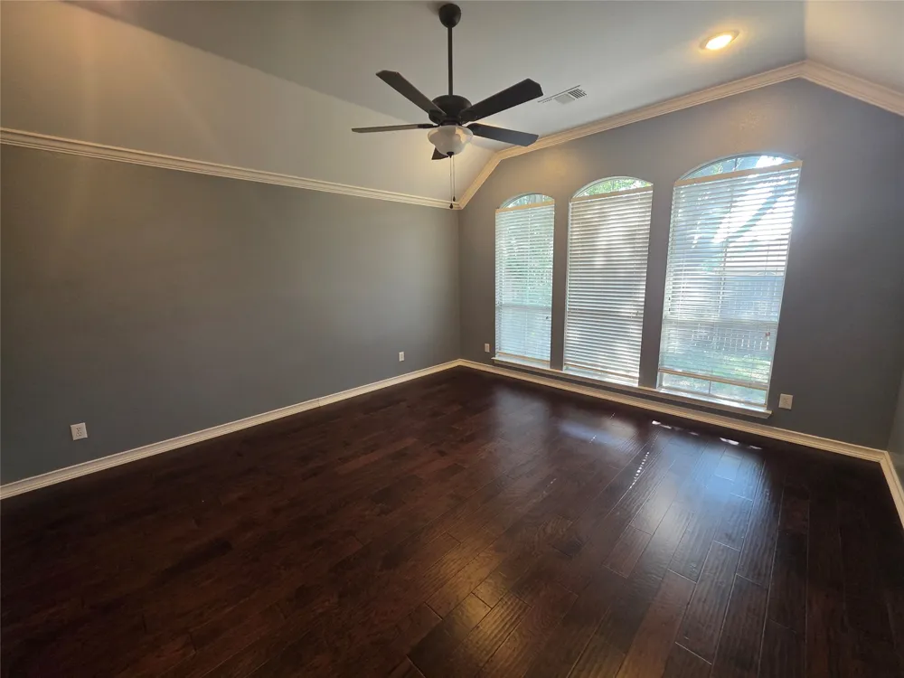 2717 Cliffwood Drive Grapevine, TX 76051