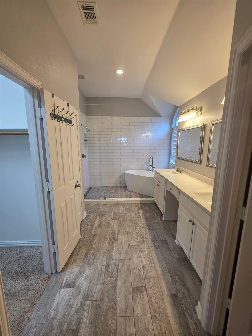 2717 Cliffwood Drive Grapevine, TX 76051