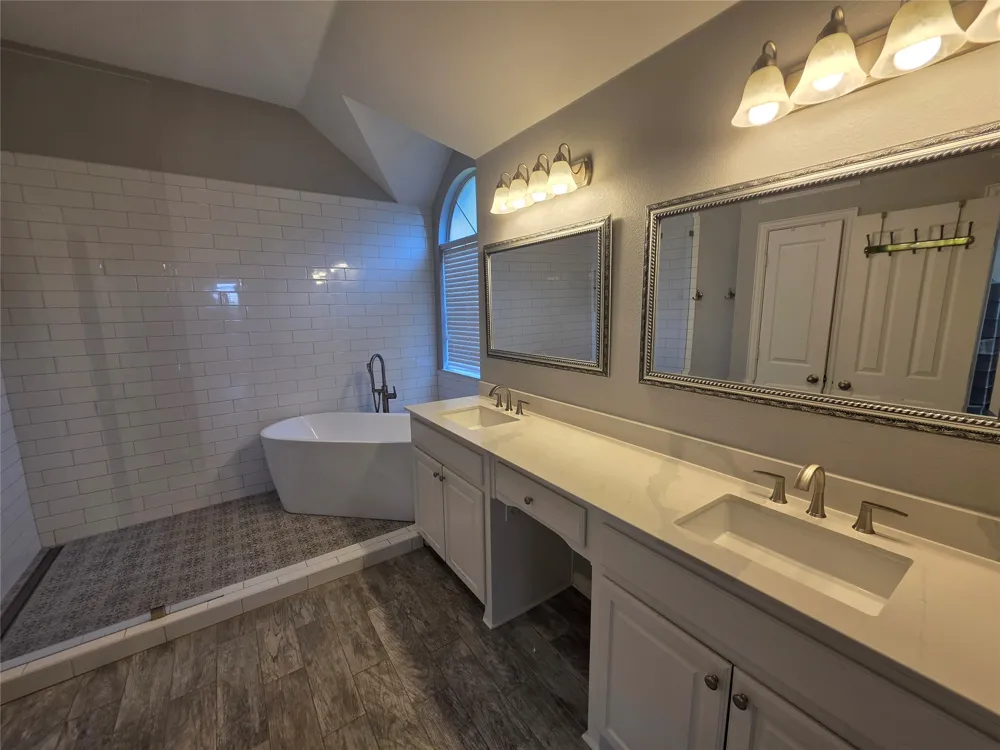 2717 Cliffwood Drive Grapevine, TX 76051