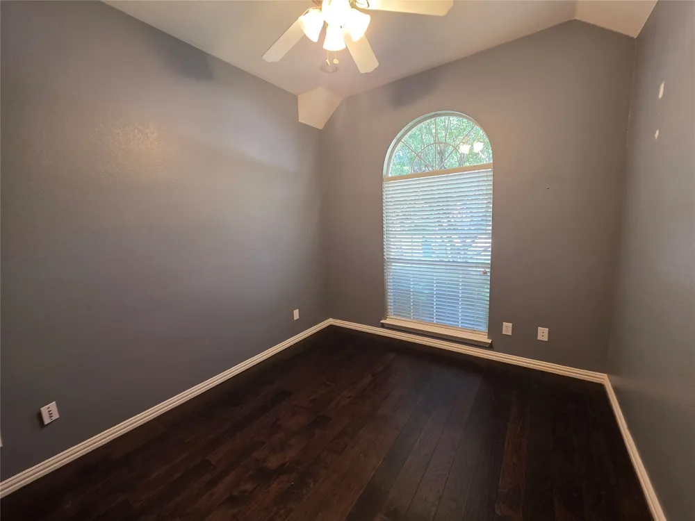2717 Cliffwood Drive Grapevine, TX 76051