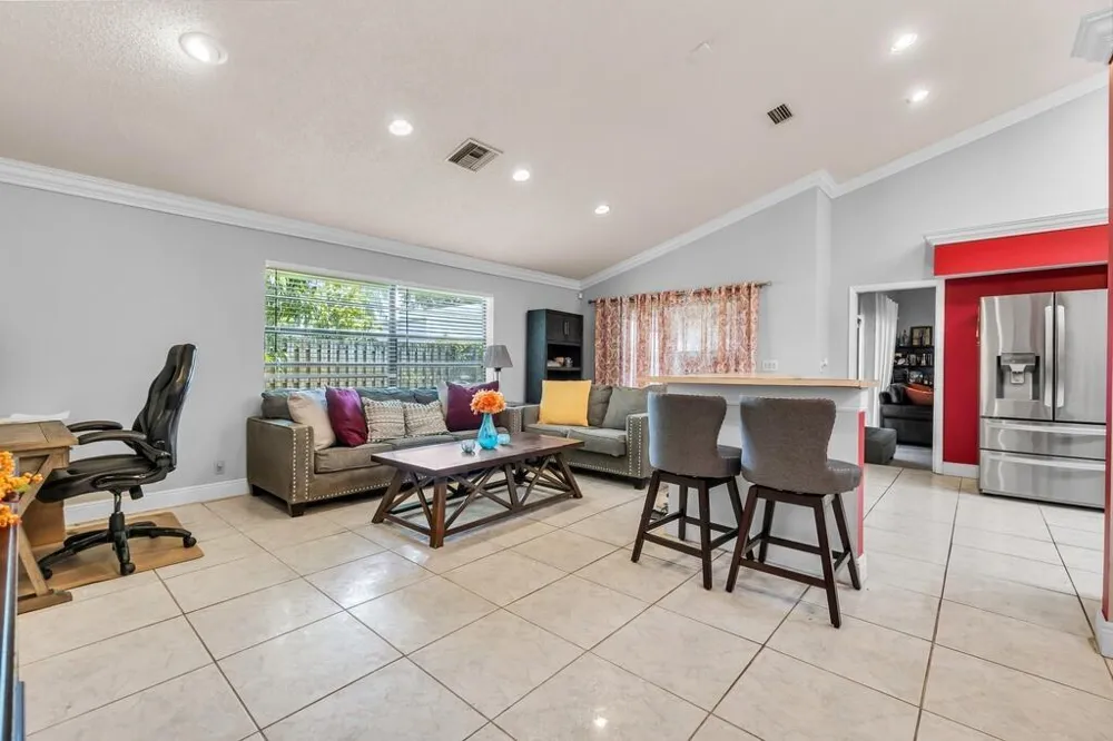 7461 NW 35th Street Lauderhill, FL 33319