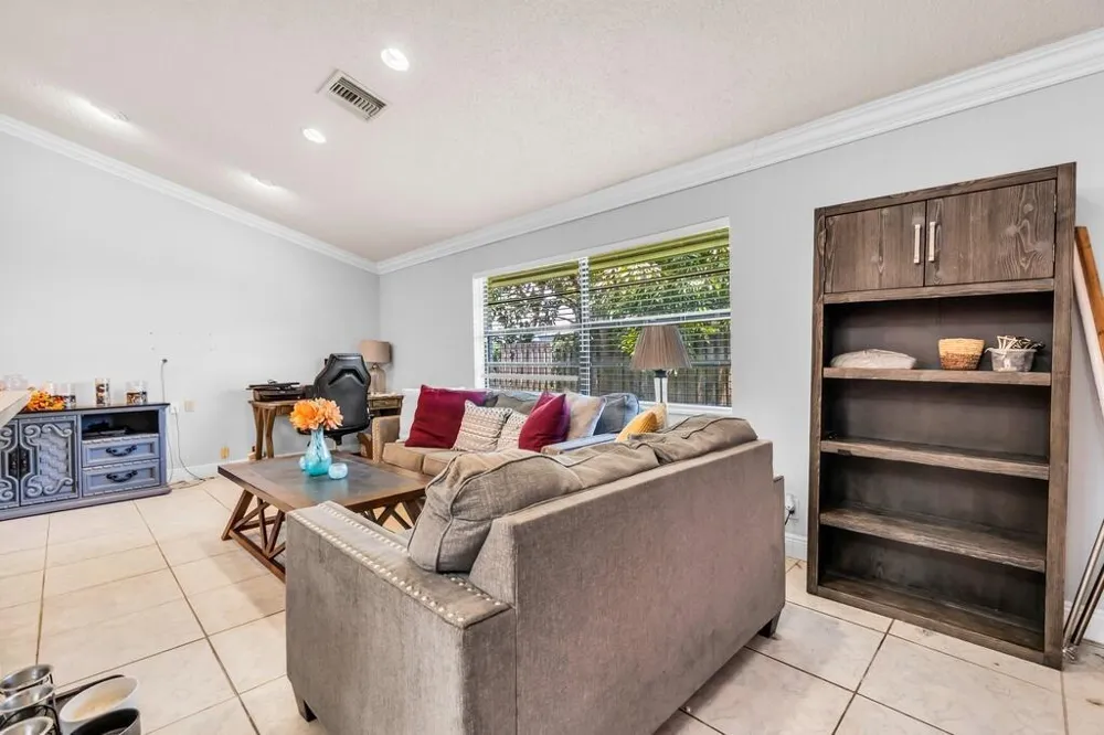 7461 NW 35th Street Lauderhill, FL 33319