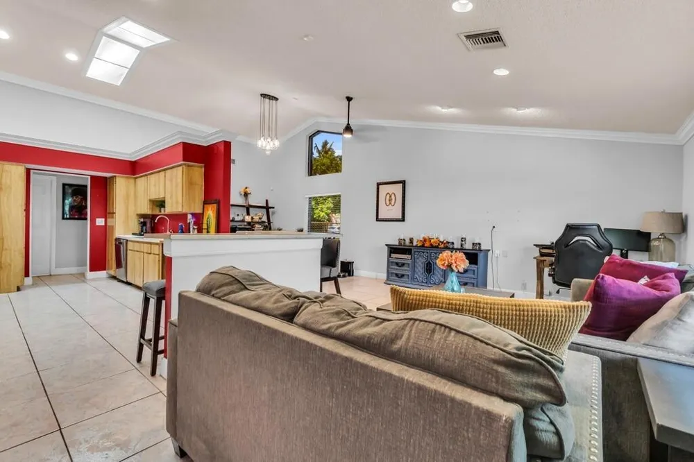 7461 NW 35th Street Lauderhill, FL 33319