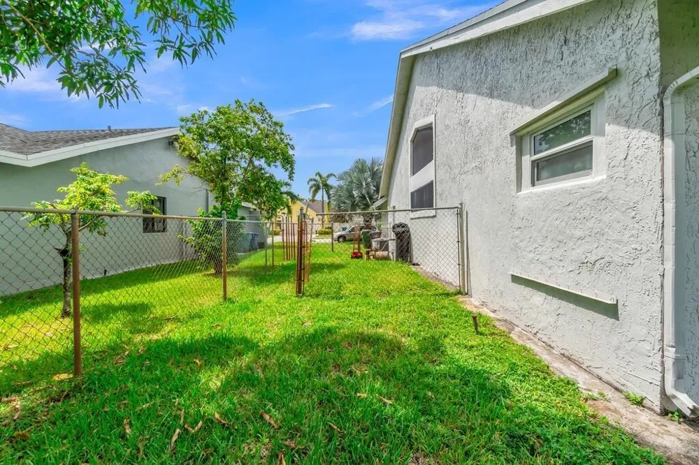 7461 NW 35th Street Lauderhill, FL 33319