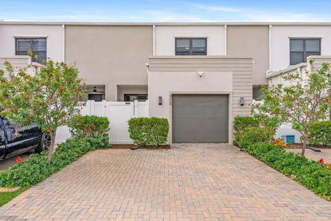405 NW 17th Street