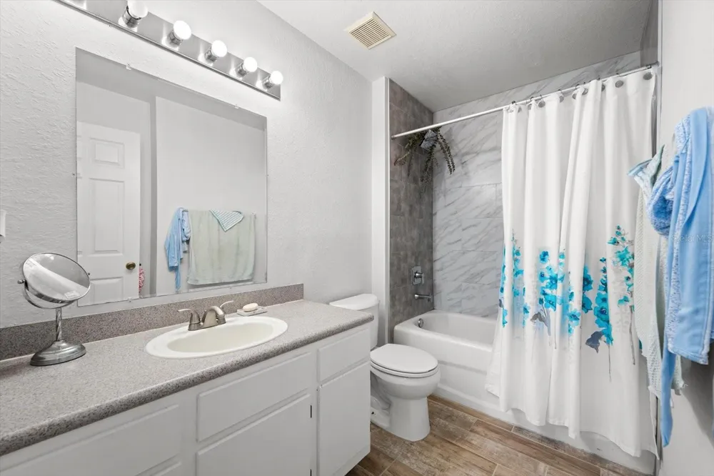 8933 MANOR LOOP #204 Lakewood Ranch, FL 34202