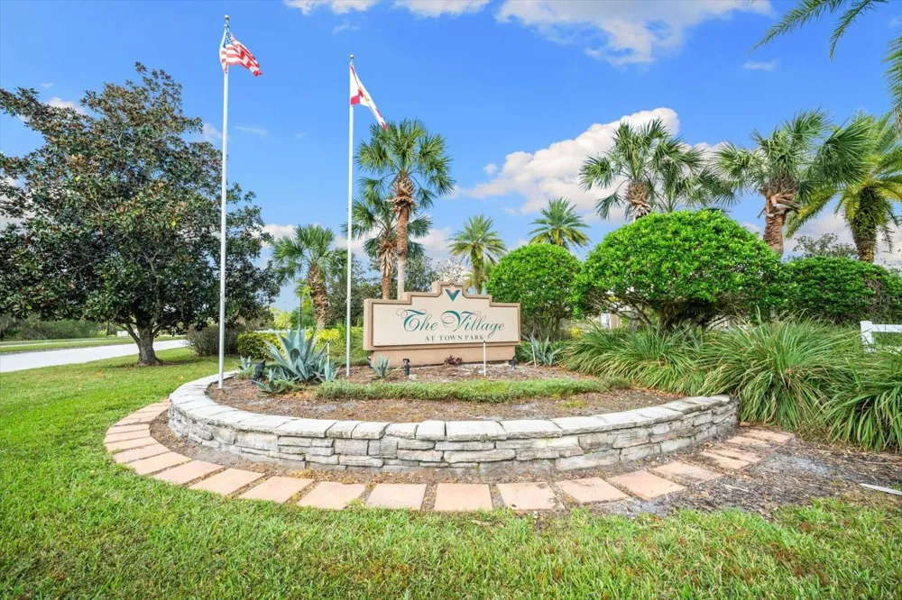8933 MANOR LOOP #204 Lakewood Ranch, FL 34202