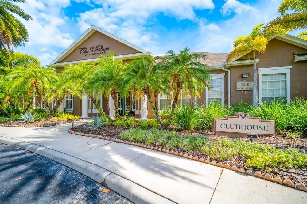 8933 MANOR LOOP #204 Lakewood Ranch, FL 34202