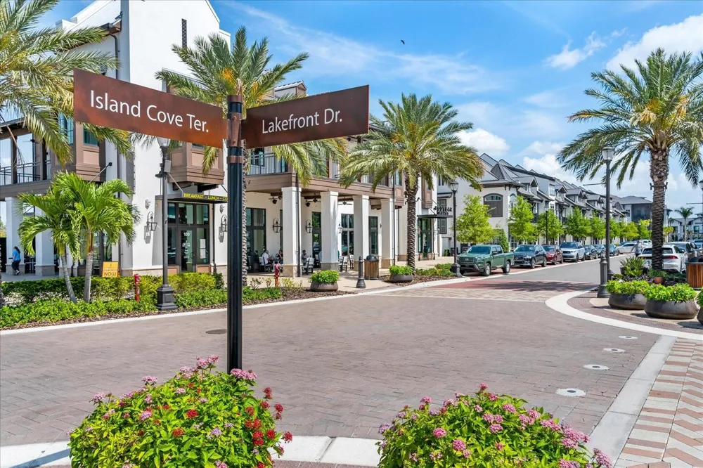 8933 MANOR LOOP #204 Lakewood Ranch, FL 34202