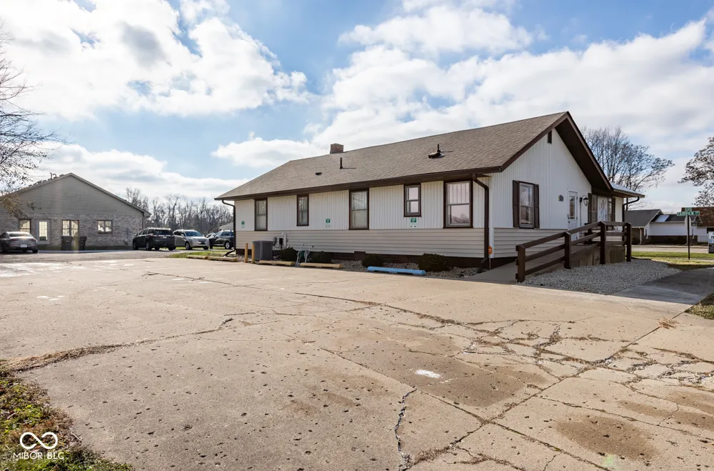 417 W 38th Street Anderson, IN 46013