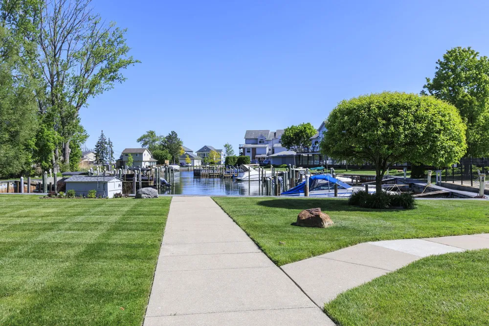37868 Jefferson Avenue Harrison Township, MI 48045