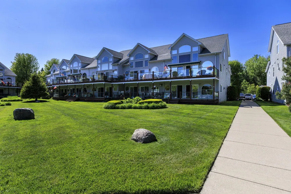 37868 Jefferson Avenue Harrison Township, MI 48045