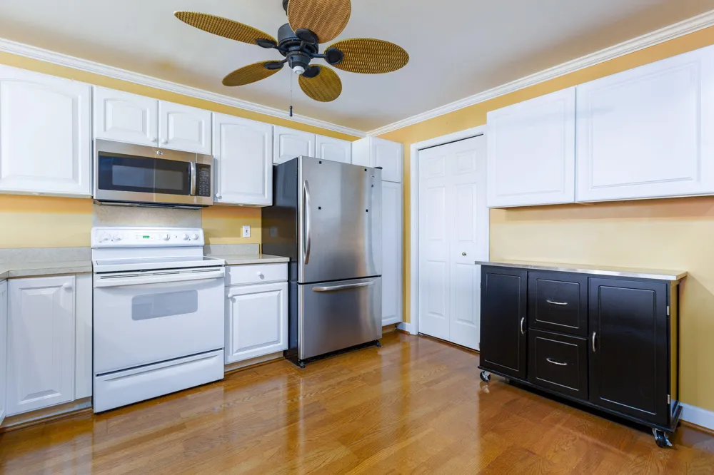 37868 Jefferson Avenue Harrison Township, MI 48045