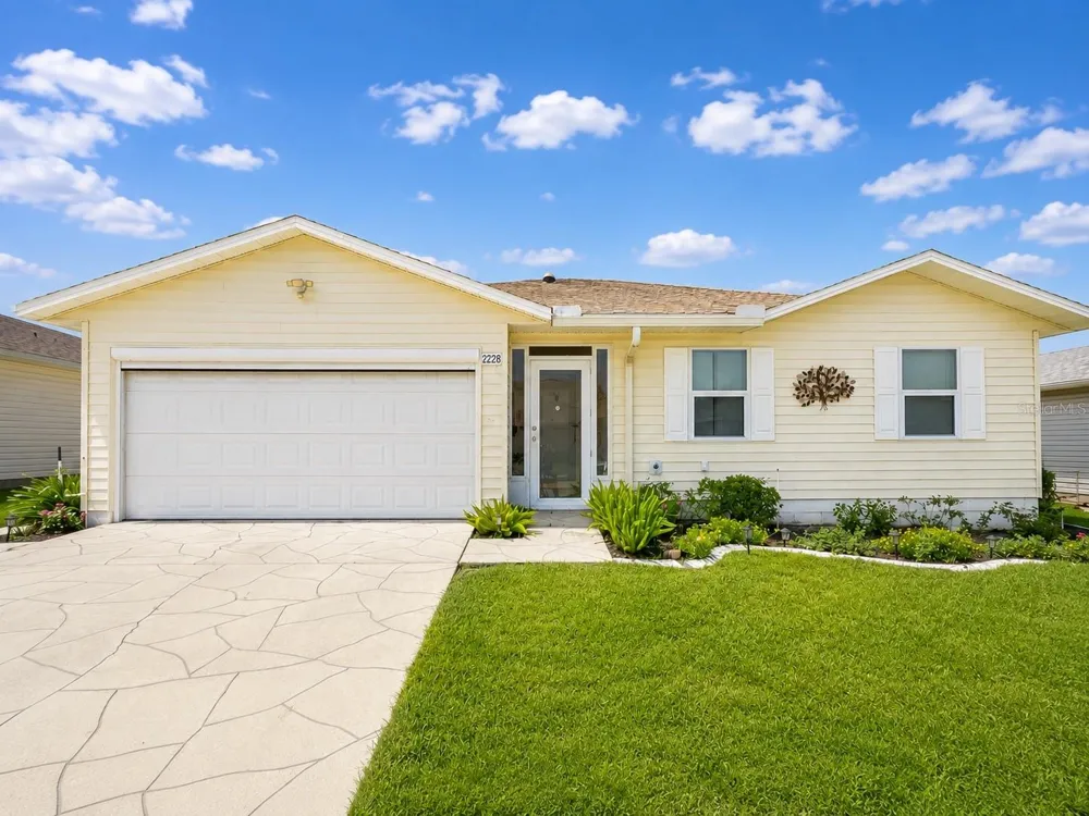2228 GRAND CYPRESS DRIVE Lakeland, FL 33810