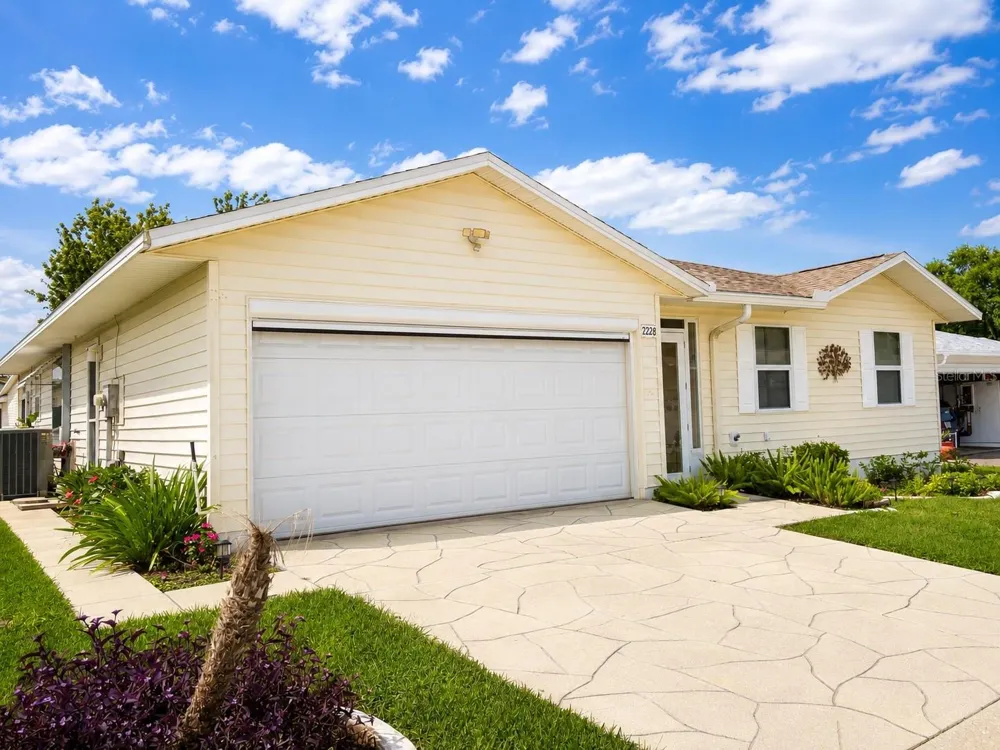 2228 GRAND CYPRESS DRIVE Lakeland, FL 33810