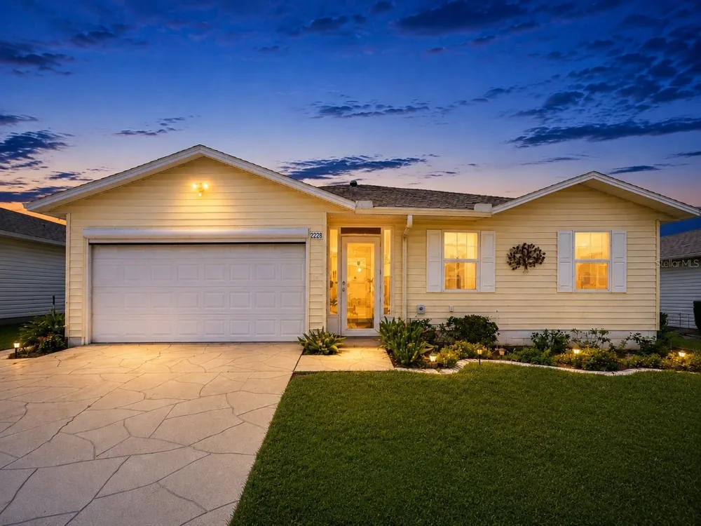 2228 GRAND CYPRESS DRIVE Lakeland, FL 33810