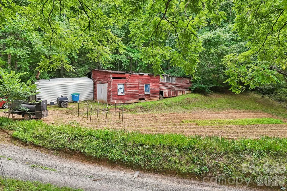 25 Viola Lane Swannanoa, NC 28778