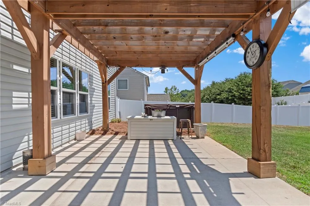 4074 Medina Court Pfafftown, NC 27040